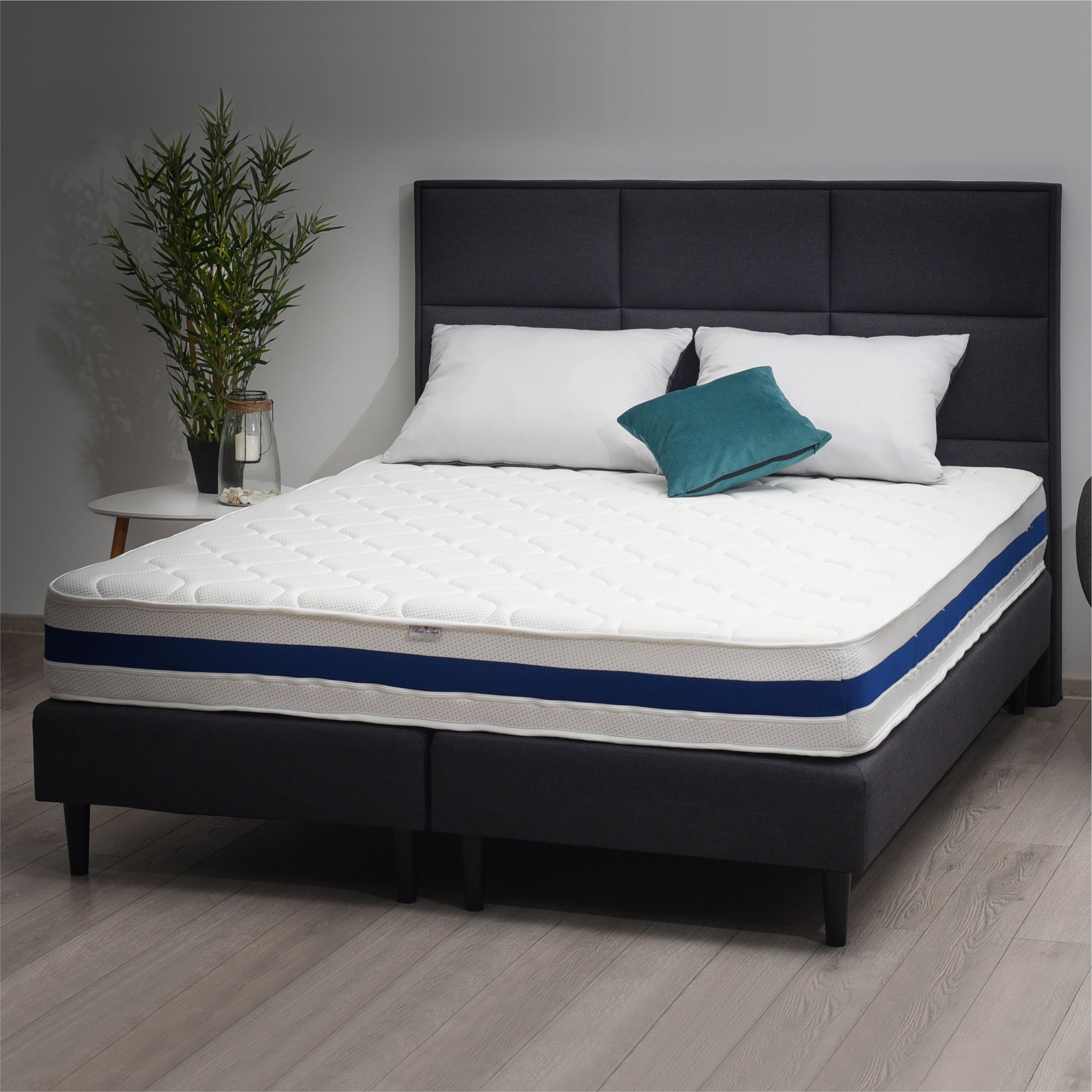 Saltea Univers 25cm, banda aerisire, Husa detasabila, Spuma memory matlasata in textil, Strat extra spuma memory in baza